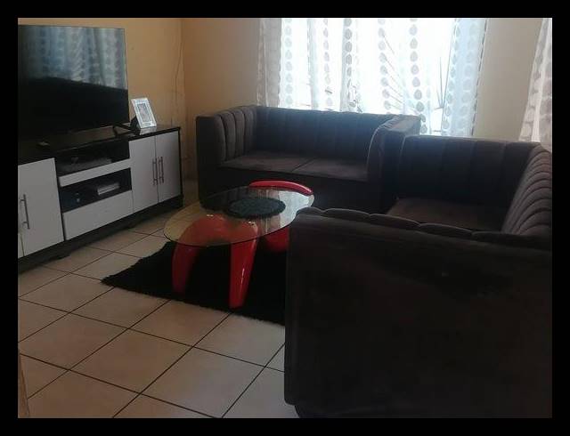 2 BEDROOM HOUSE FOR SALE IN PROTEA GLEN